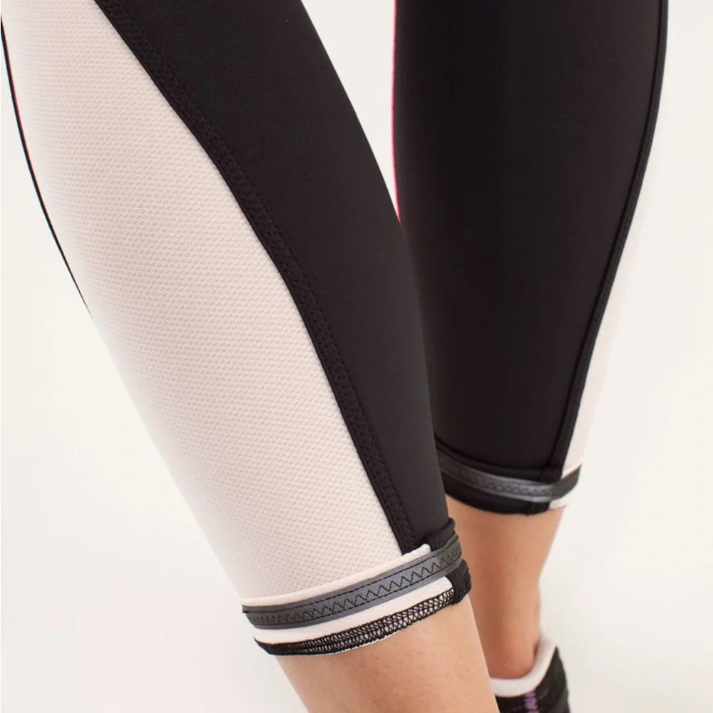Lululemon Run: Pace Tight
Pinkelicious / Black / Parfait Pink - Size 6 - Picture 8 of 15